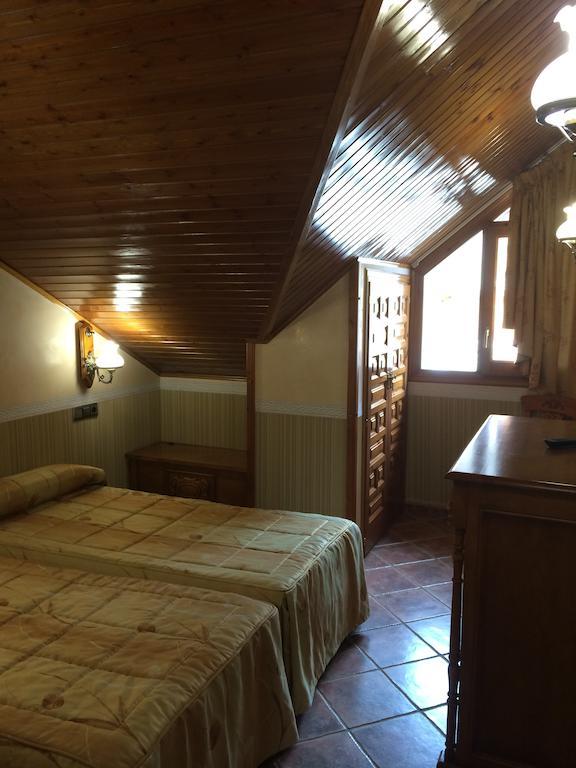 Hostal La Font Os de Civis Bilik gambar