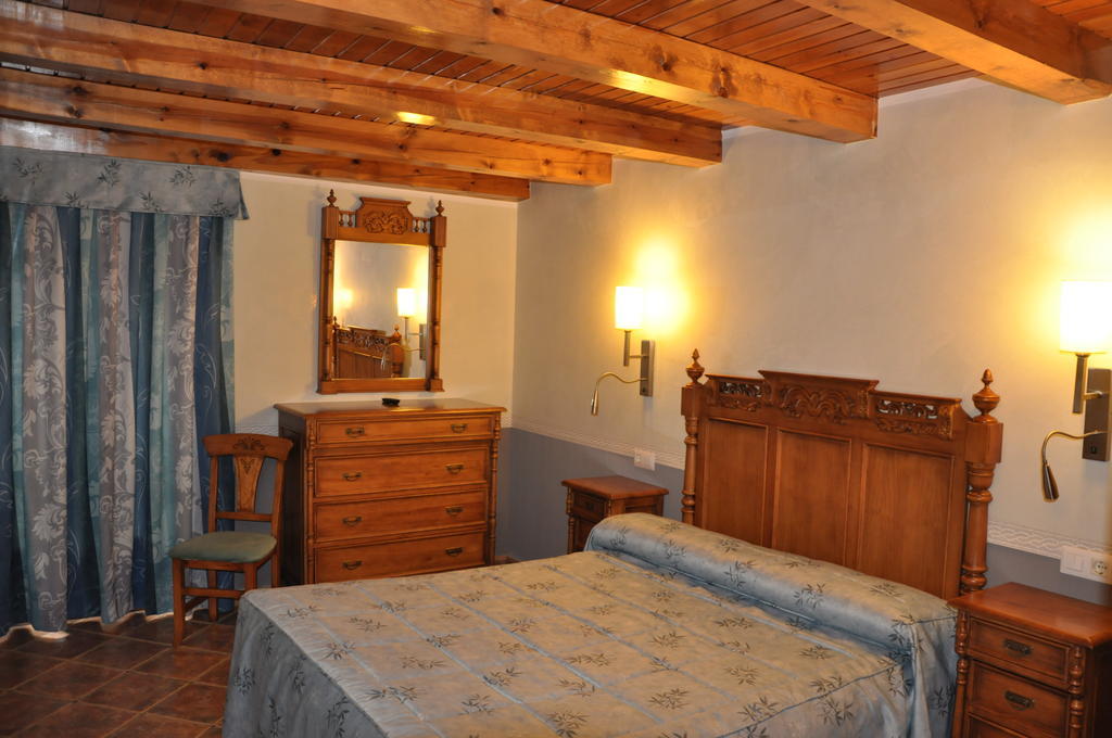 Hostal La Font Os de Civis Bilik gambar